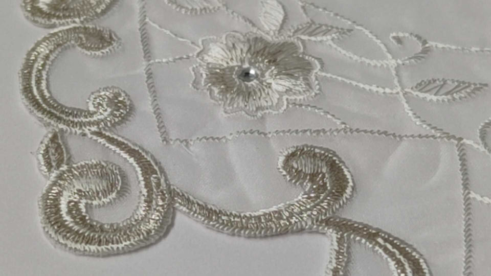 Tulle e strass